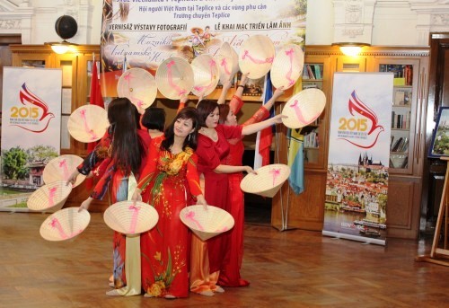 Giao lưu văn hoá "Nối vòng tay lớn" Việt - Séc  - ảnh 1